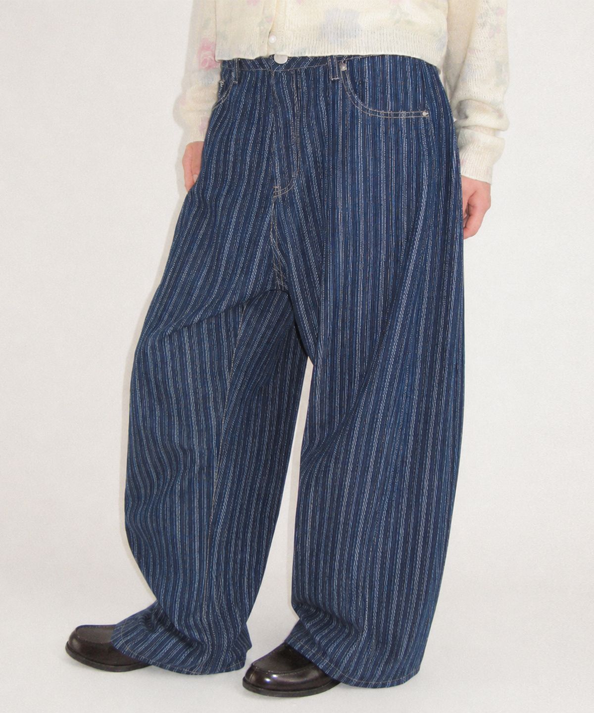 론론(RONRON) STRIPE DENIM BALLOON PANTS MEDIUM BLUE