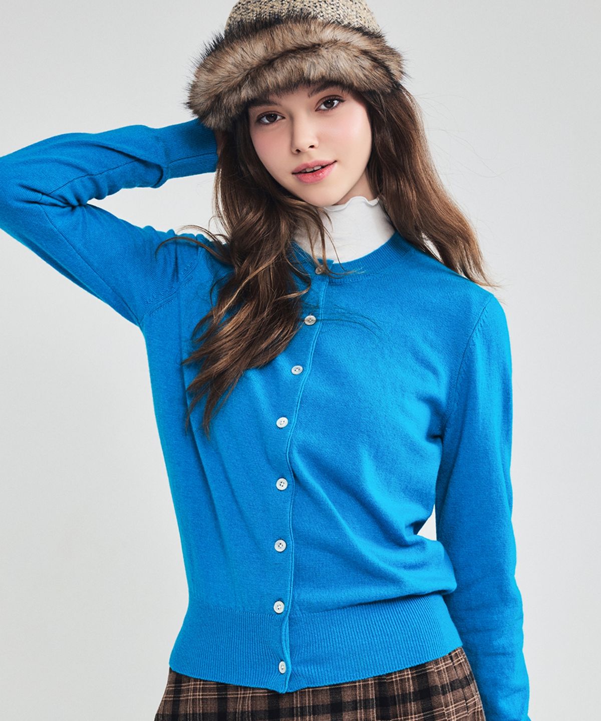 로드로아르(LORDLOAR) 에센셜 라운드넥 가디건 BLUE