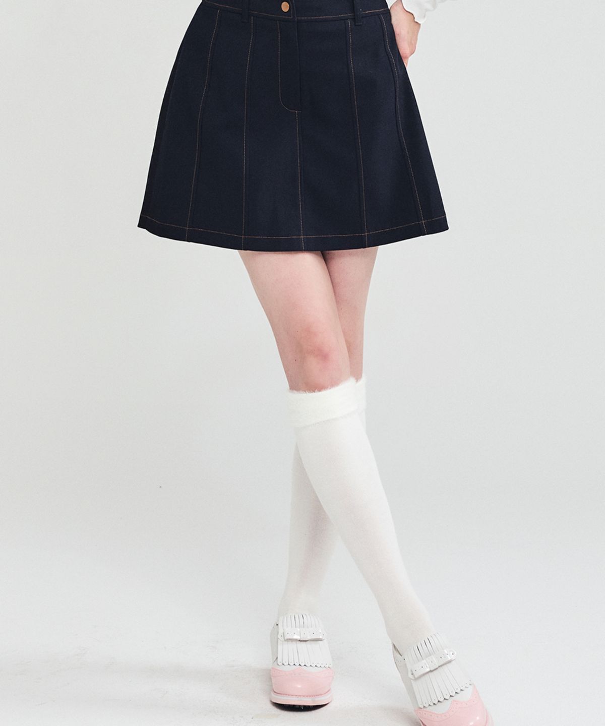 로드로아르(LORDLOAR) 데님 라이크 백 플리츠 스커트 NAVY