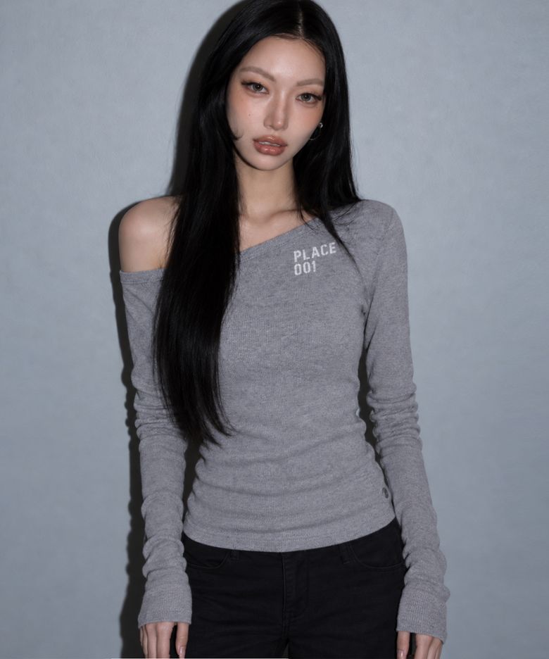 나폴레옹 디테일 플레이스 프린팅 원 오프숄더 긴팔 롱 슬리브 티셔츠_2COLOR