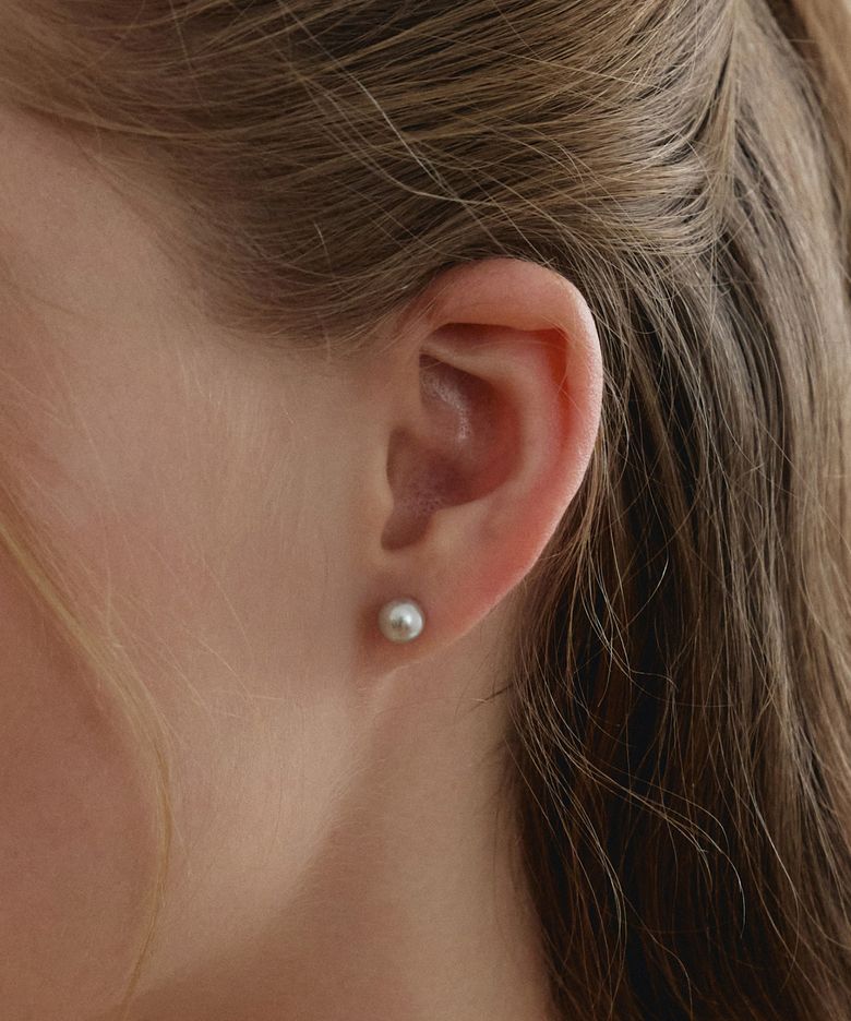 ARM006 Gray Pearl Stud Earrings