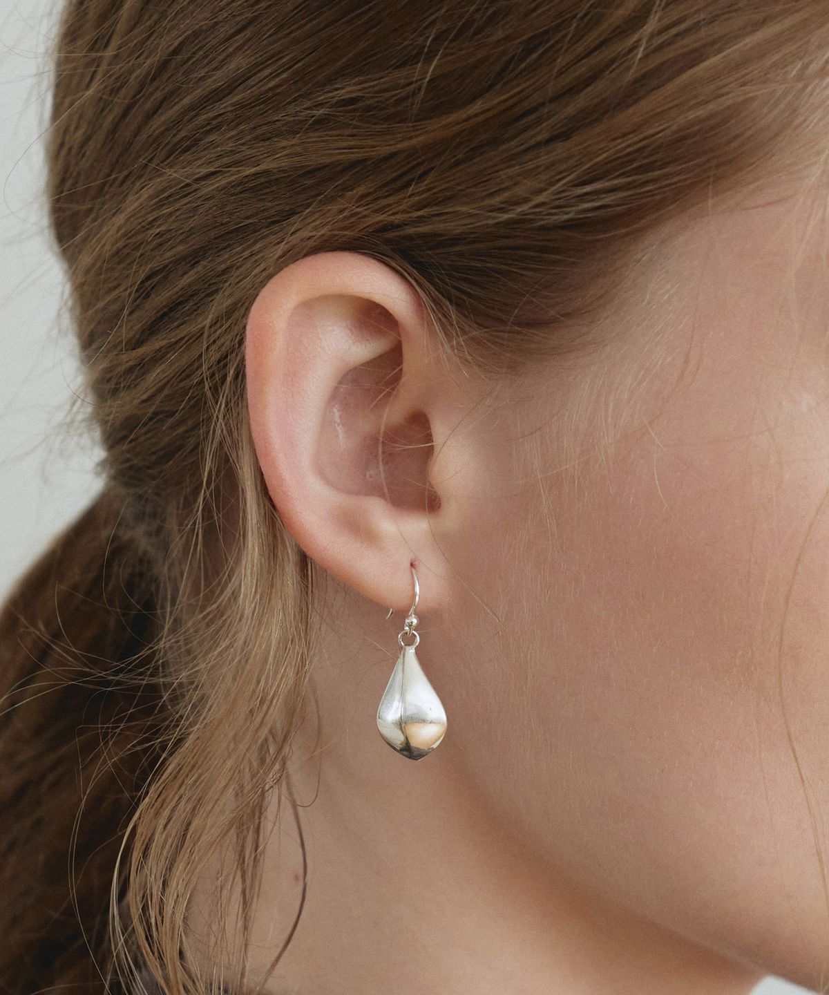 티오유(TOU) ARM004 In Bloom Leaf Earrings