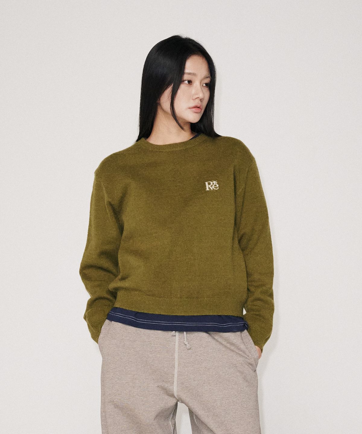 유니버스 가먼트(UNIVERSE GARMENT) 라운드넥 자카드 니트_OLIVE