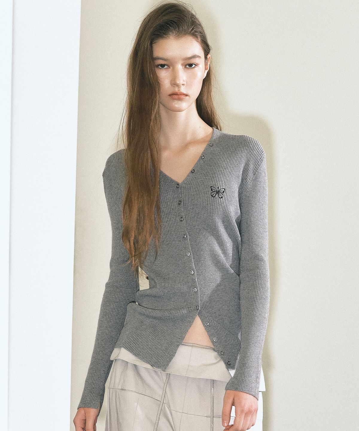 닉앤니콜(NICK&NICOLE) BUTTERFLY BUTTON SLIM KNIT CARDIGAN_GRAY