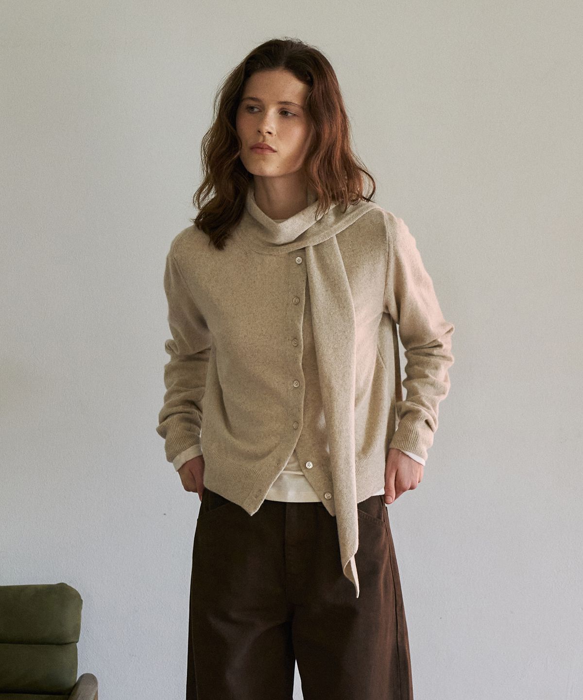라메레이(LAMEREI) Unbalance Muffler Cardigan[LMBFAUKN310]-Sand Beige