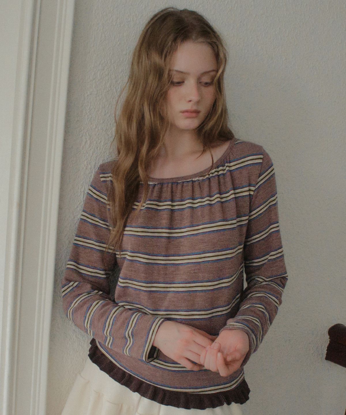 아우어노스텔지아(OURNOSTALGIA) Moss Stripe Shirring T-shirt_Dusty Pink(OB6TP17)