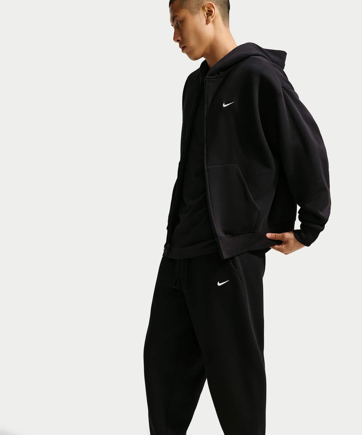 나이키(NIKE) 솔로 플리스 커프 팬츠 M - 토탈 블랙:세일 / IX1931-001
