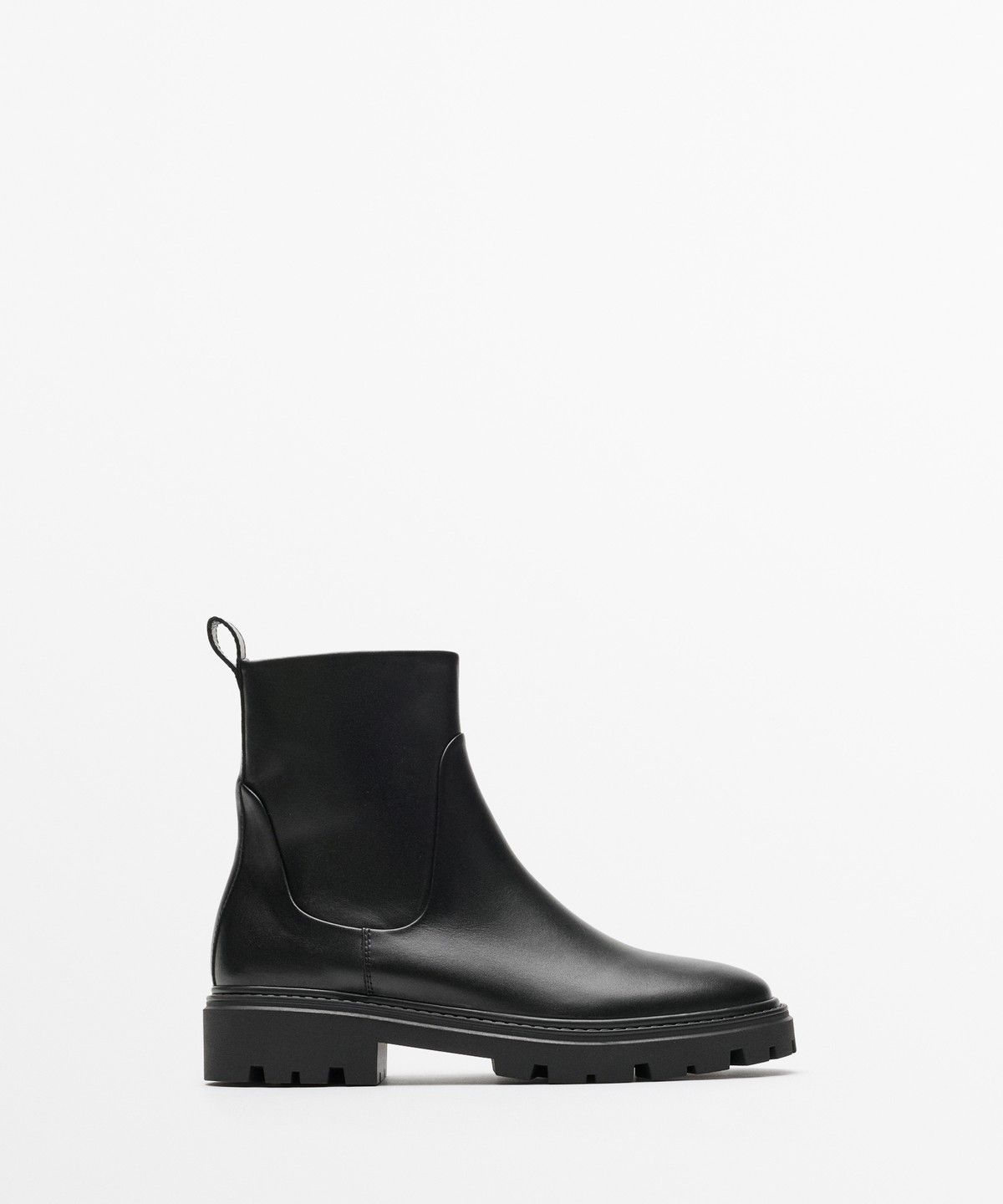 마시모두띠(MASSIMO DUTTI) 레더 트랙 솔 플랫 앵클 부츠