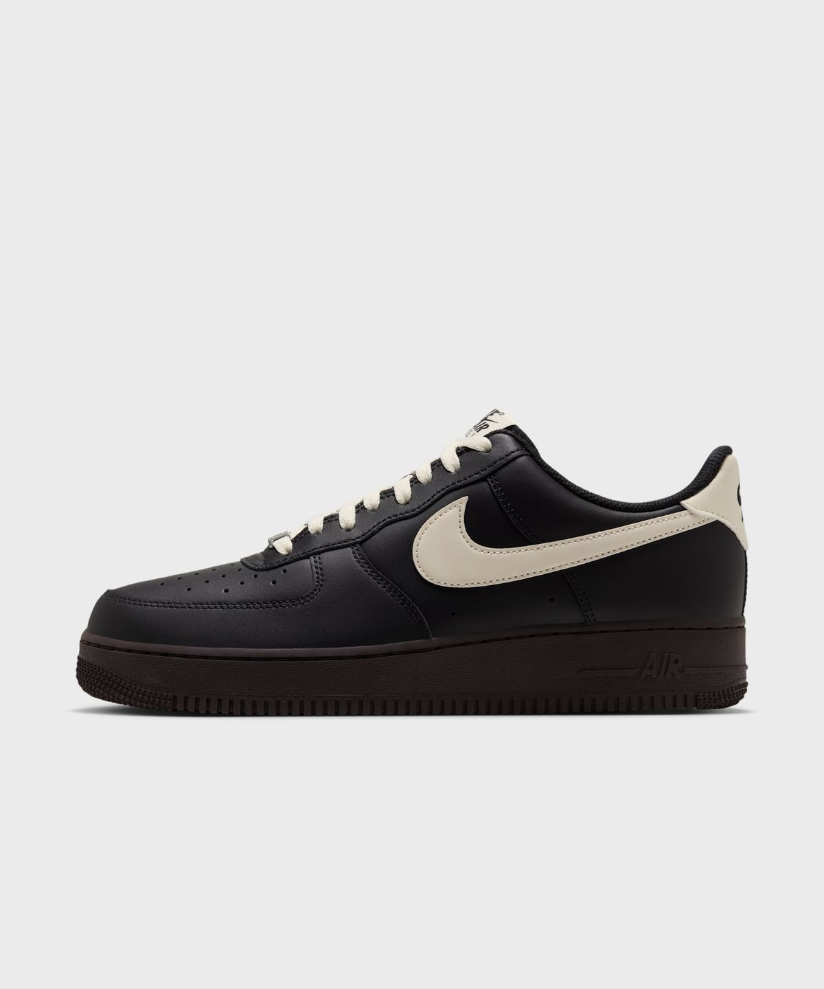 나이키(NIKE) 에어 포스 1 07 M - 블랙:벨벳 브라운:코코넛 밀크 / FJ4146-006