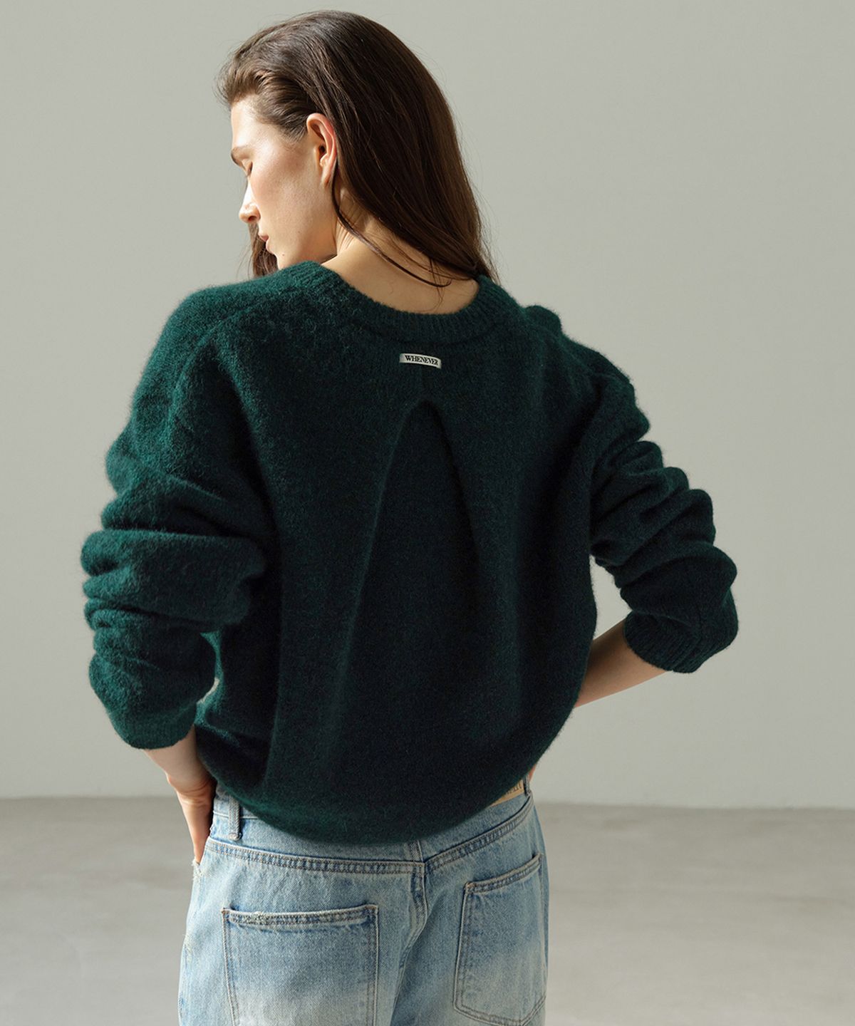르바(LEVAR) Pleats-Back Wool Round Knit - Forest Green