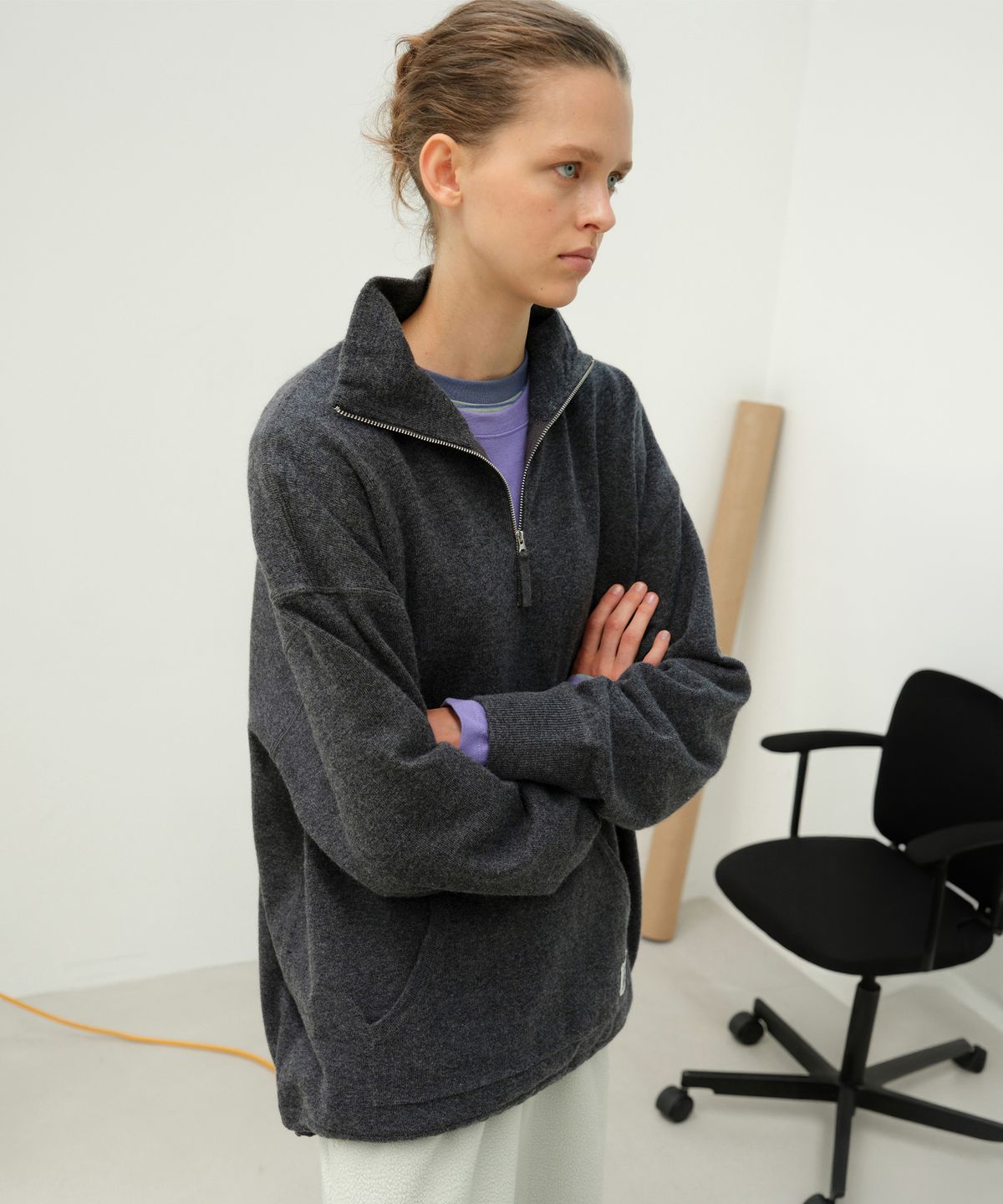 르바(LEVAR) Wool Knit Half-zip Pullover - Charcoal