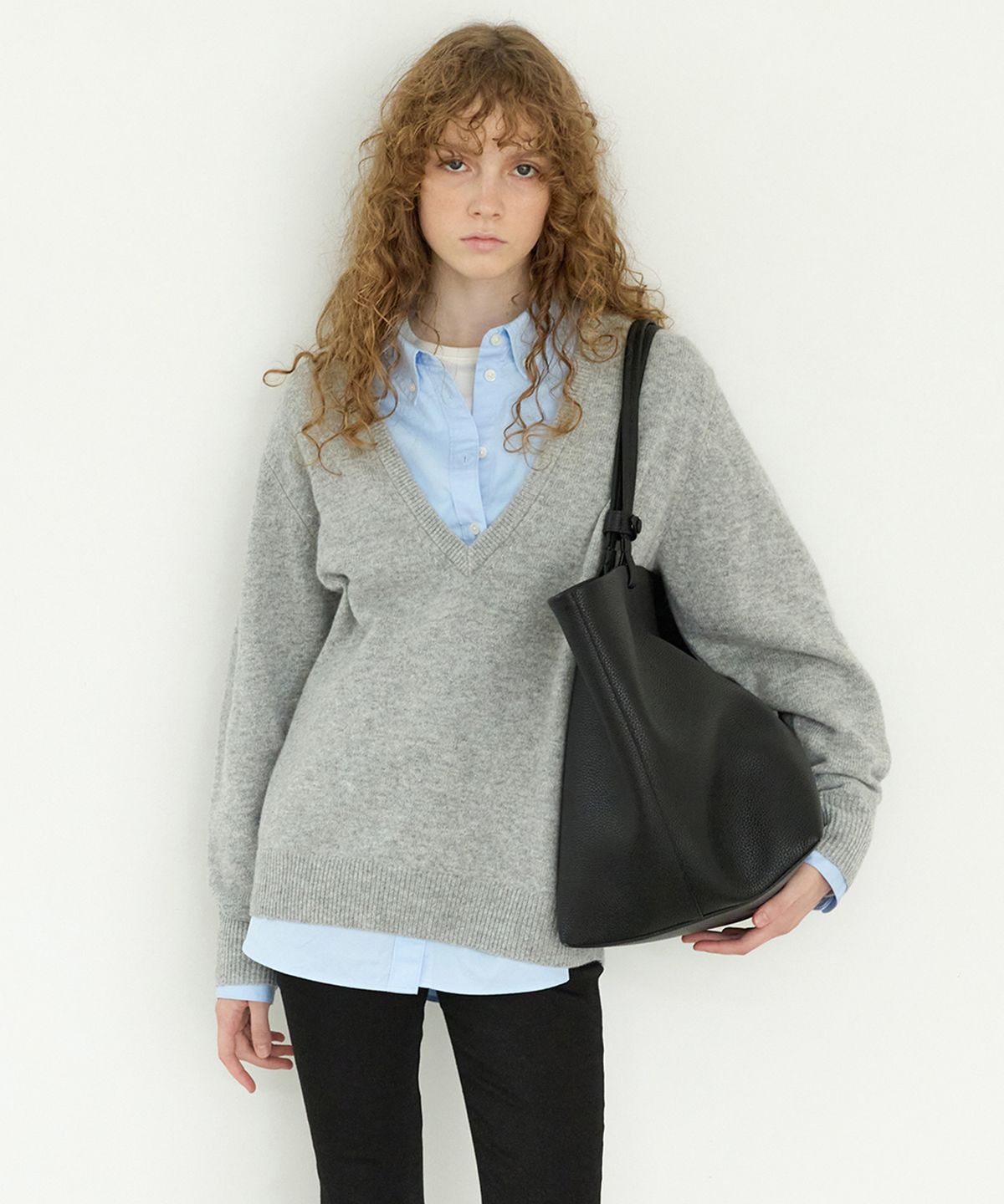 르바(LEVAR) Low V-Neck Wool Knit - Melange Grey