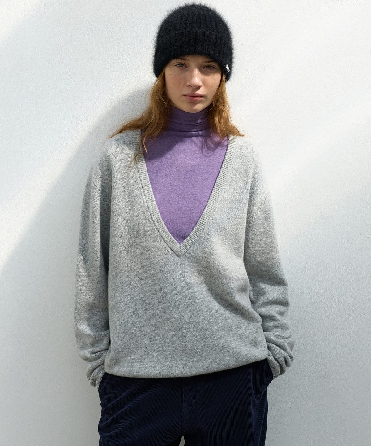 르바(LEVAR) Low V-Neck Wool Knit - Melange Grey