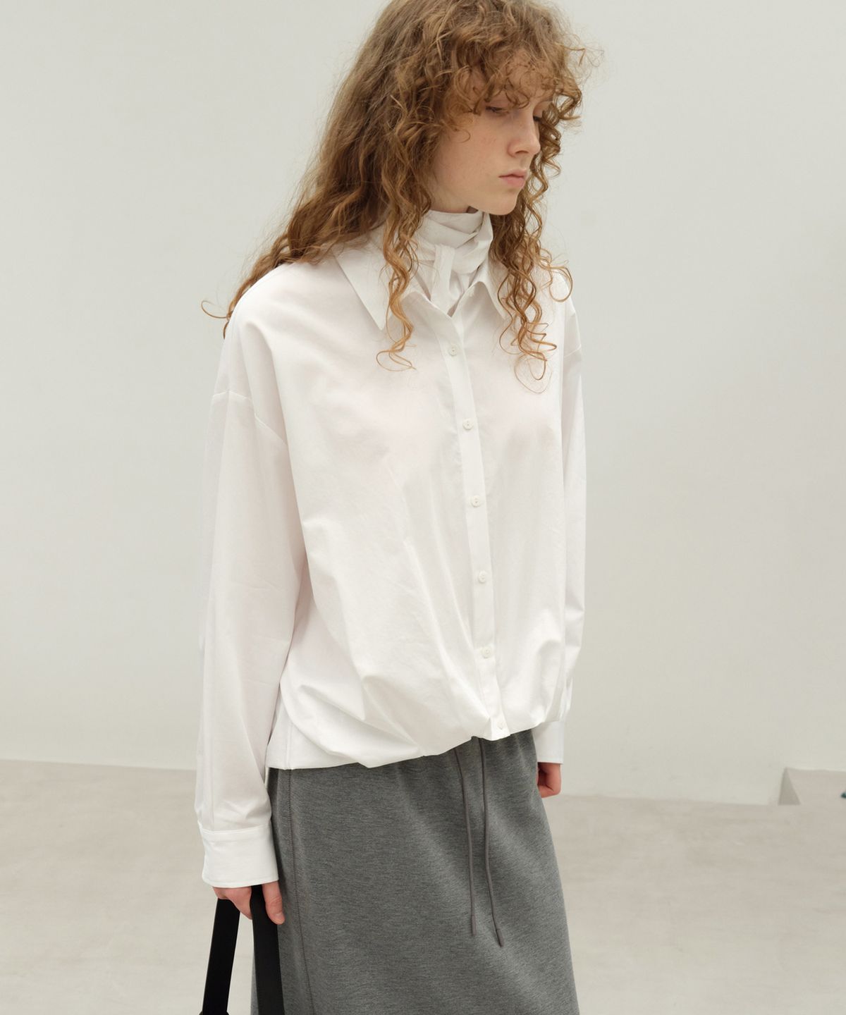 르바(LEVAR) Balloon Hem Scarf Shirt - Off White