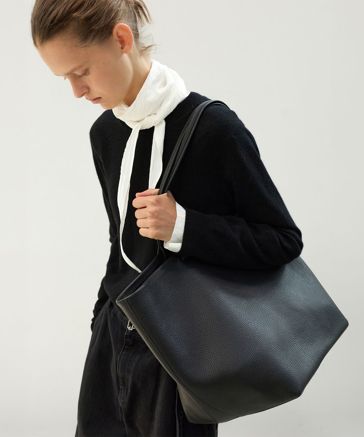 르바(LEVAR) Carry-all Bowl Bag - Black