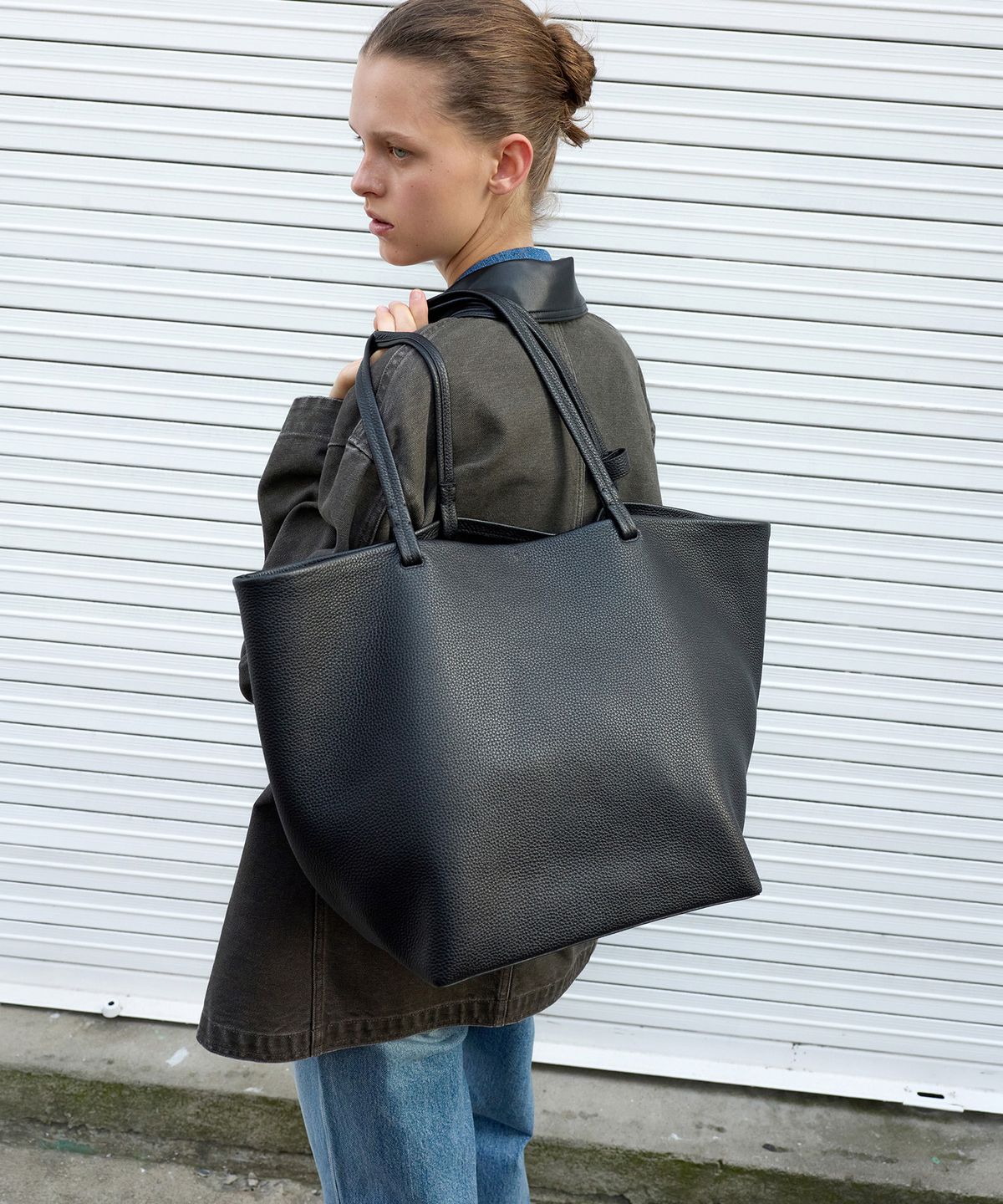 르바(LEVAR) Carry-all Bowl Bag - Black