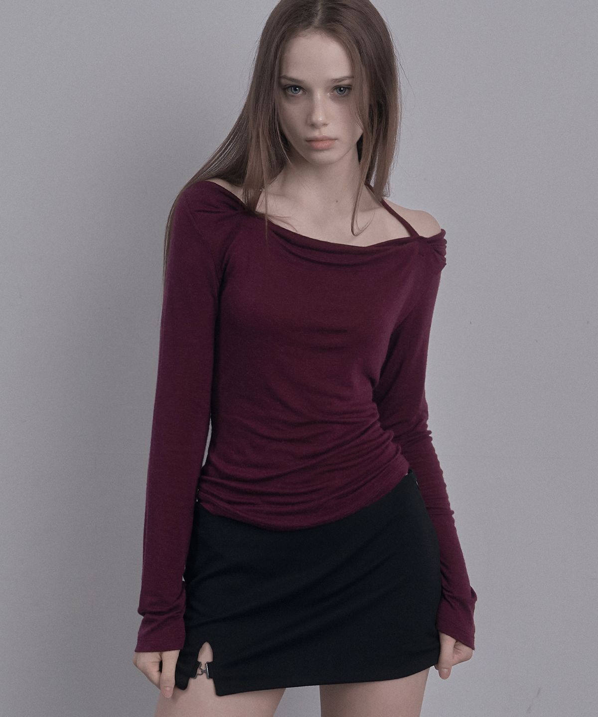데미오(DAMIO) Draped Buckle Halter Top (Plum)