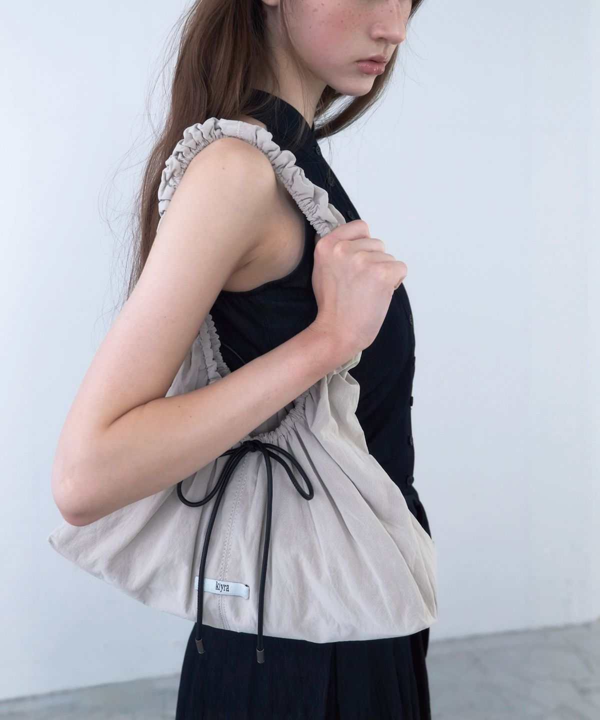 키라(KIYRA) Soft as Silence Adjustable Shirred Shoulder Bag