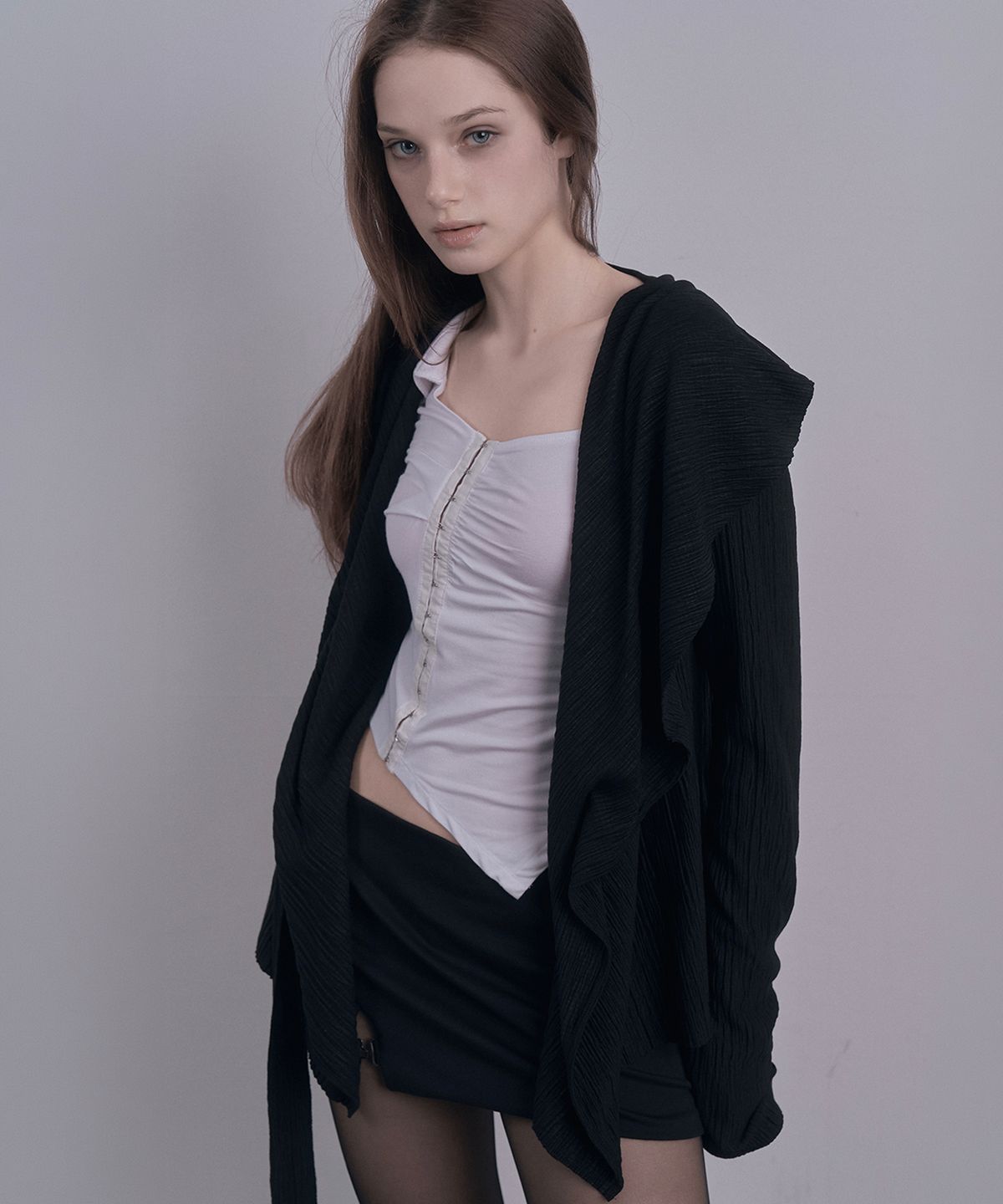 데미오(DAMIO) Asymmetric Crinkle Shawl Cardigan (Black)