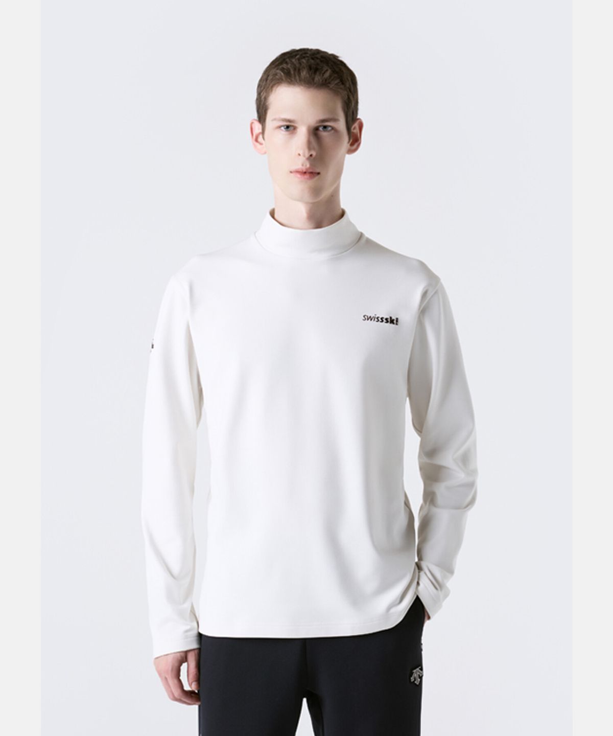 데상트(DESCENTE) 스위스 스키 기모 하이넥 긴팔 티셔츠 아이보리 SR423STLO2