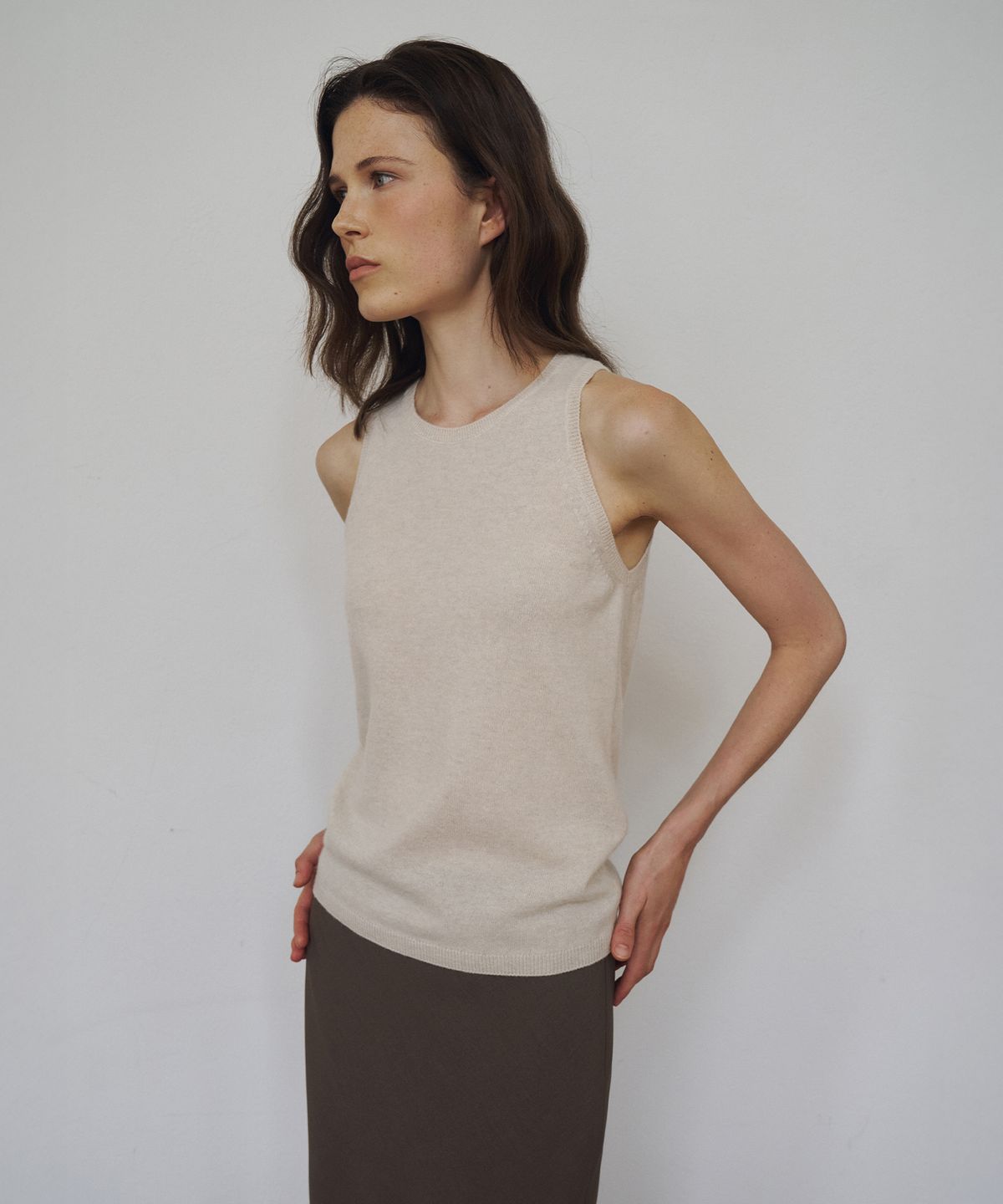 라메레이(LAMEREI) Raccoon Round Knit Sleeveless Top[LMBFAUKN2107]-Cream Melange