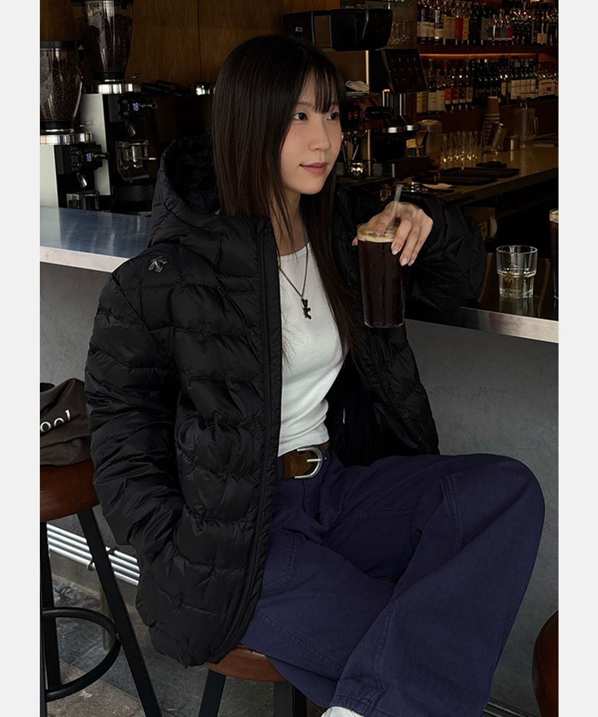 데상트(DESCENTE) 경량 퀼팅 후드형 컴포트핏 다운 자켓 블랙 SR423UDJO4