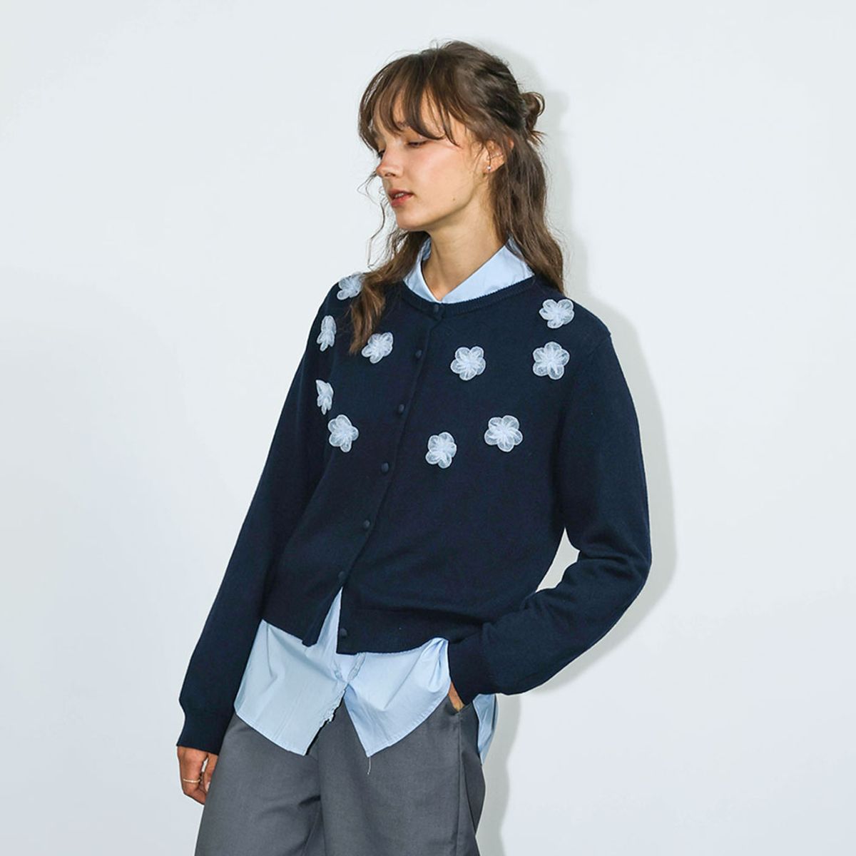 던드롭(DUNDROP) DD_3d floral knit cardigan