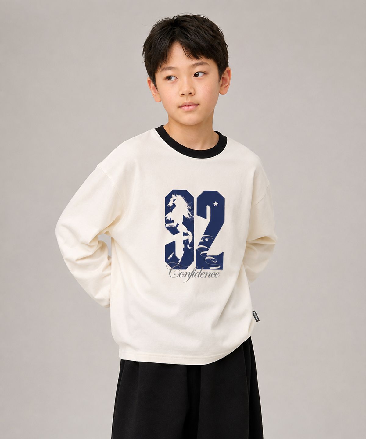 인디비주엘(INDIVIDUEL) 나인티투 주니어 아트웍 링거 롱슬리브 티셔츠 - 크림