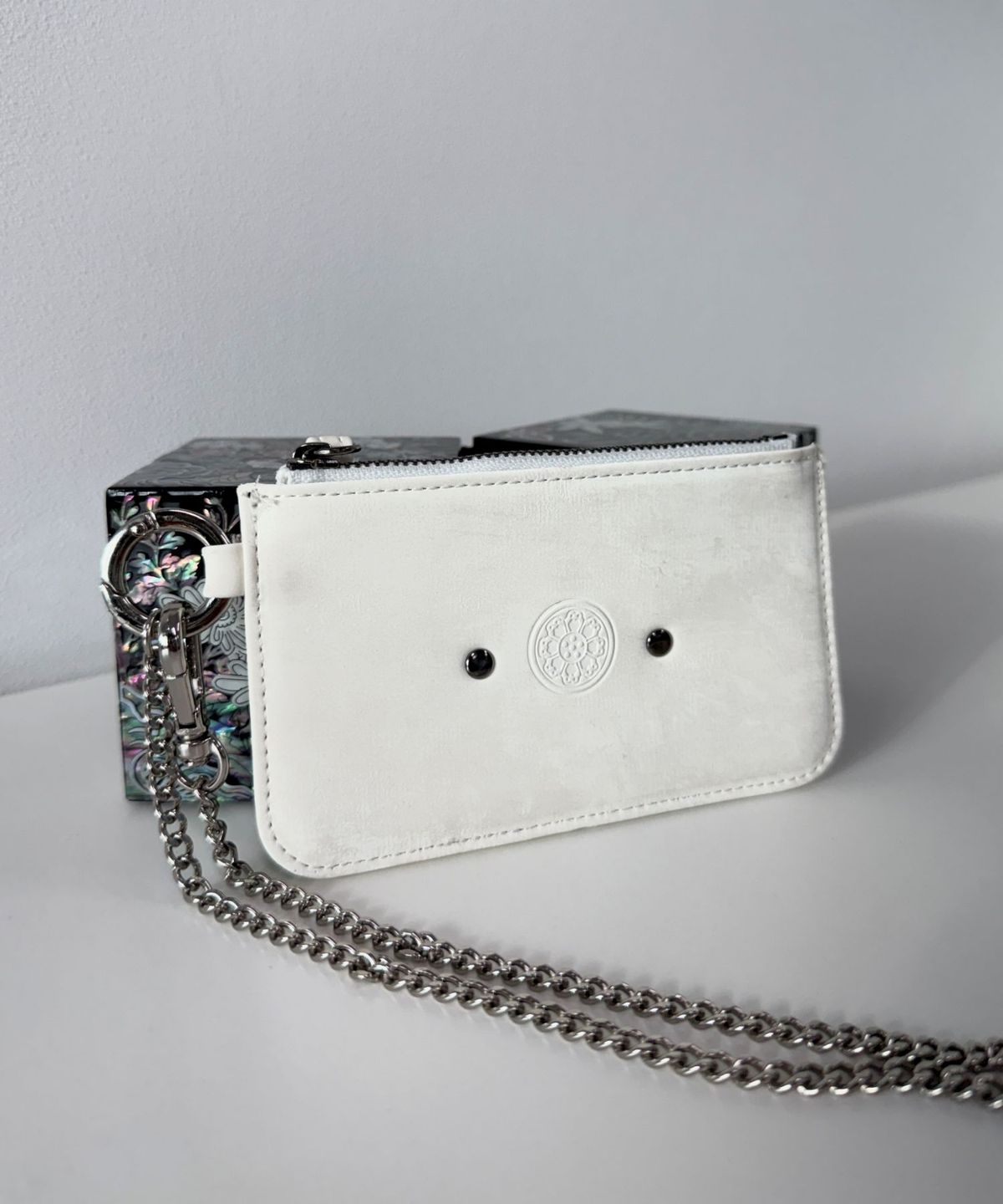 칠 하나 투 구육(71TO96) 수막새 카드지갑, Sumaksae Card Wallet (White)