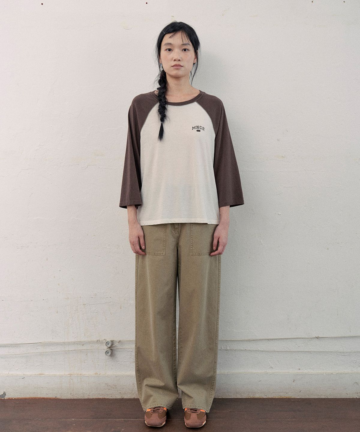 모노크롬(MONOCHROME) kar raglan t-shirt (2color)