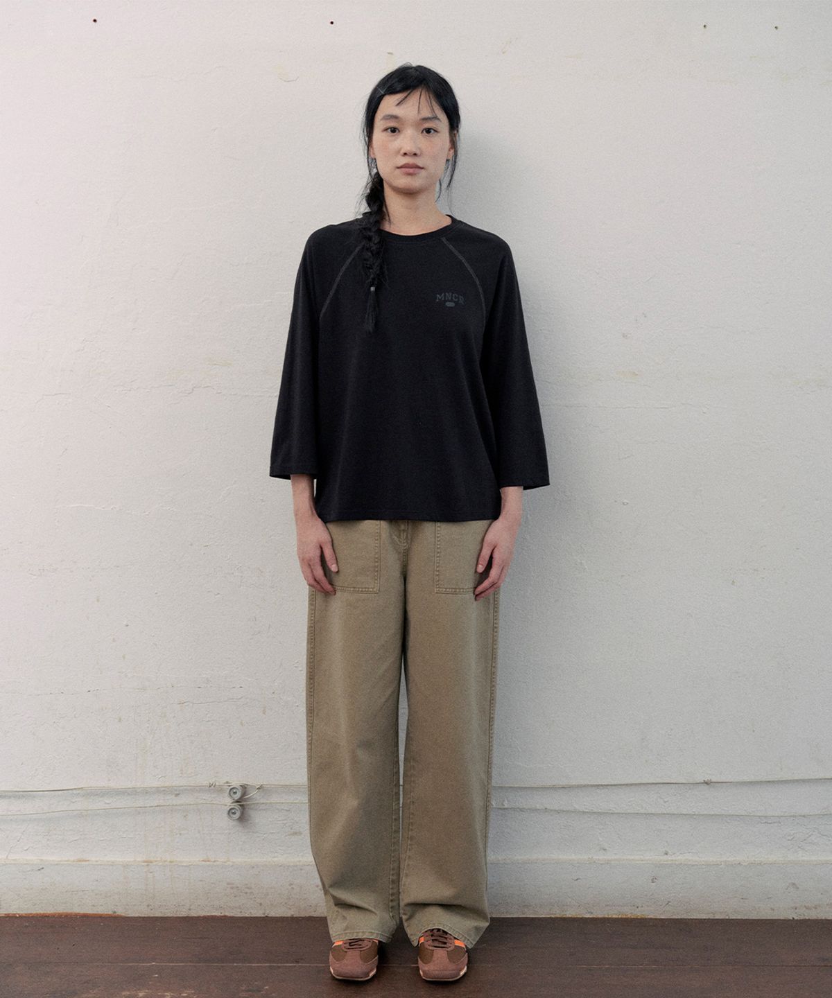 모노크롬(MONOCHROME) kitcher raglan t-shirt (black)
