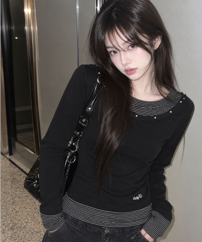 V넥 레이어드 스터드 슬림 롱슬리브 블랙 스트라이프