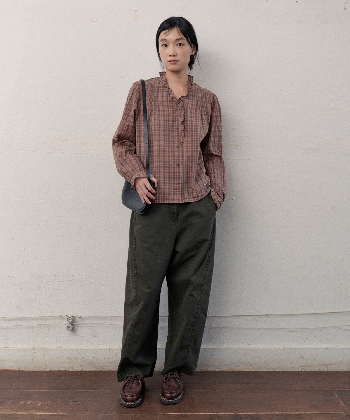 모노크롬(MONOCHROME) kora frill blouse (brown)