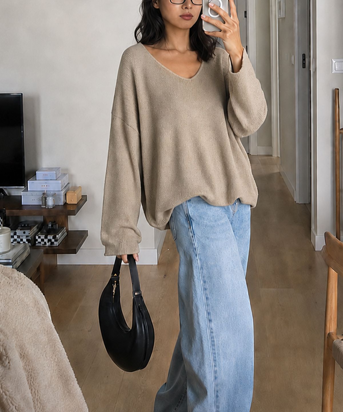 모아(MOAA) Sheer Loose V-Neck Knit (Ivory)