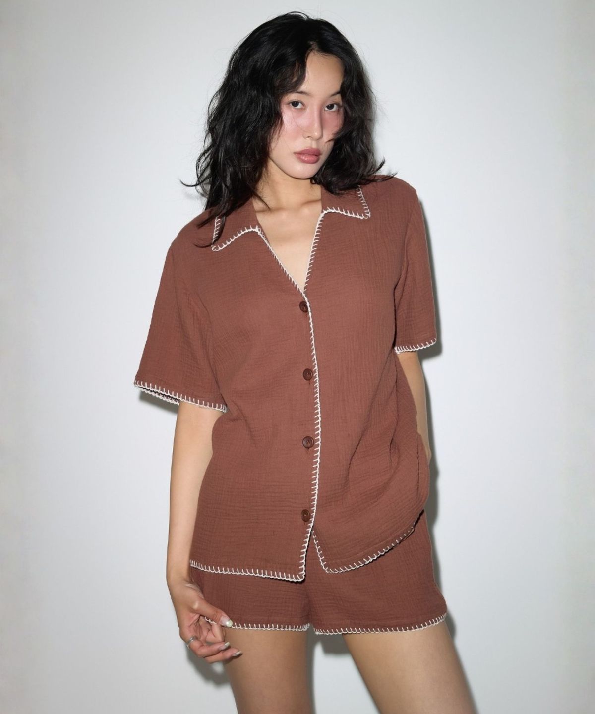 데이즈데이즈(DAZE DAYZ) MOCHA SOFT SHIRT