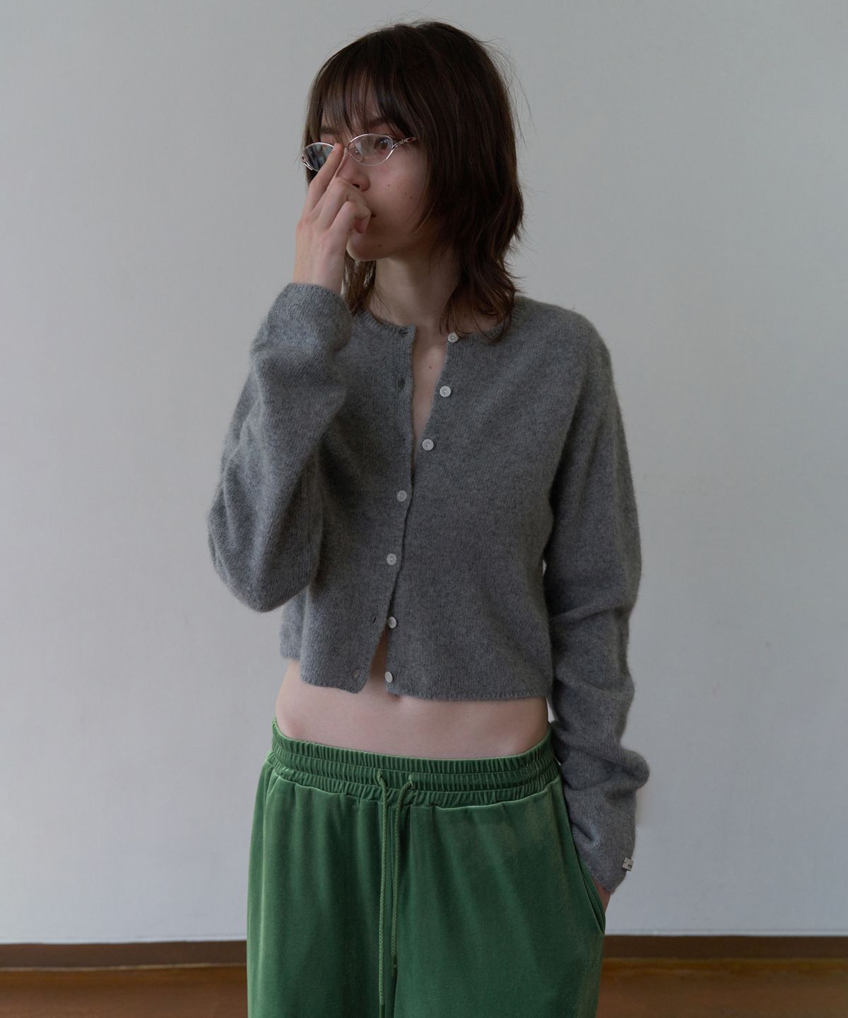 오버듀플레어(OVERDUEFLAIR) RACCOON SEMI-CROP CARDIGAN_MELANGE GREY