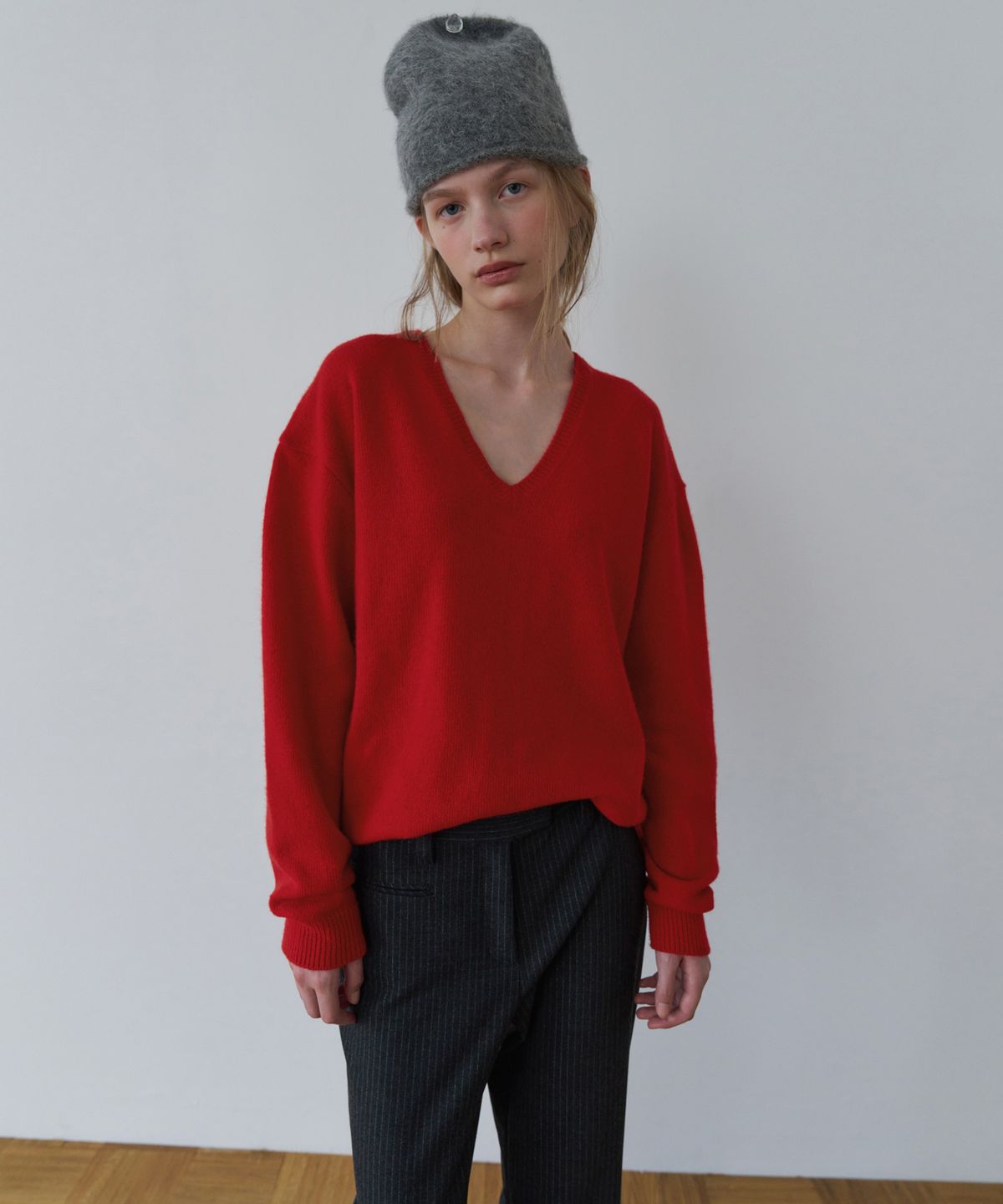 오버듀플레어(OVERDUEFLAIR) RELAXED FIT V-NECK KNIT_CHERRY RED