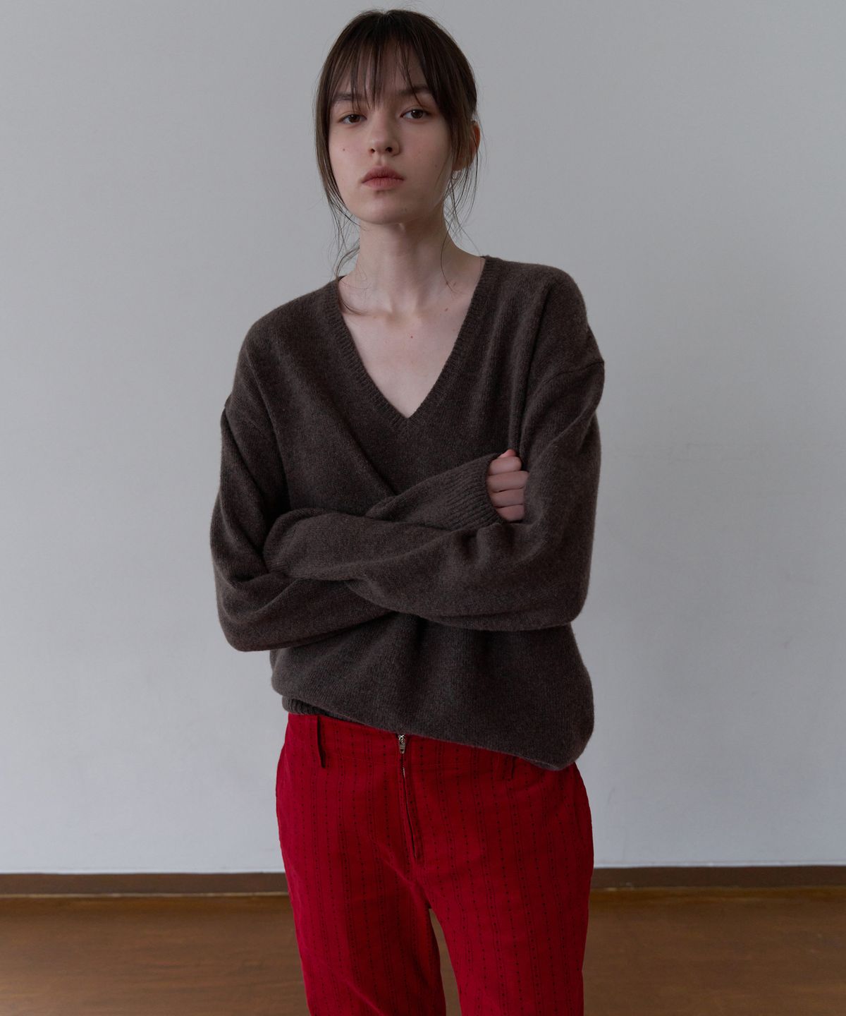 오버듀플레어(OVERDUEFLAIR) RELAXED FIT V-NECK KNIT_BROWN