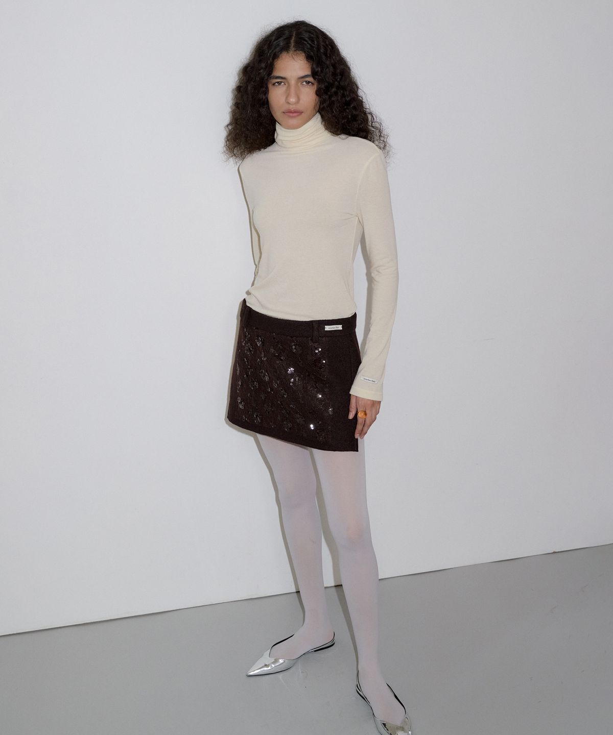 오버듀플레어(OVERDUEFLAIR) SLIM-FIT WOOL TURTLENECK T-SHIRT_IVORY