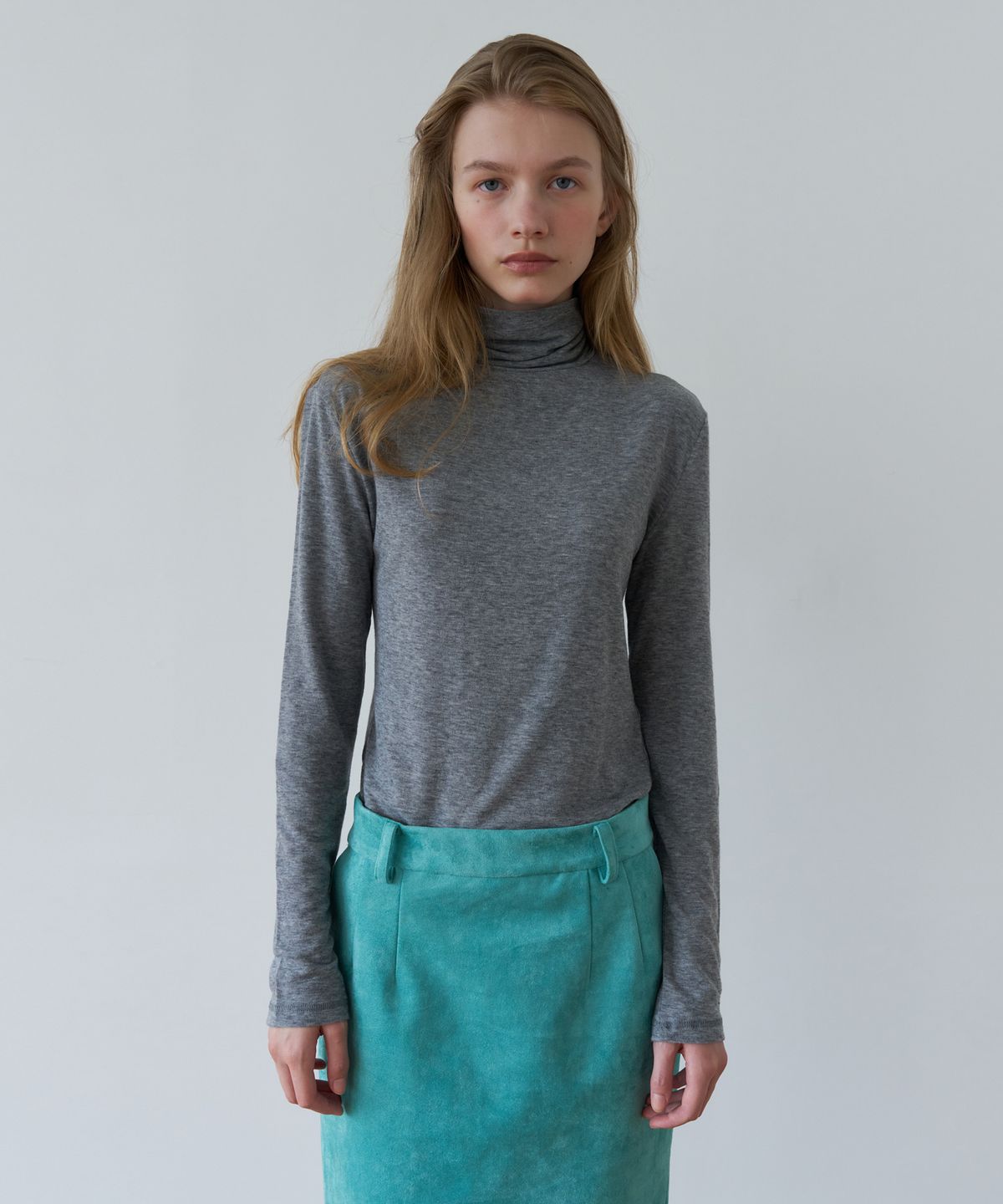 오버듀플레어(OVERDUEFLAIR) SLIM-FIT WOOL TURTLENECK T-SHIRT_GREY