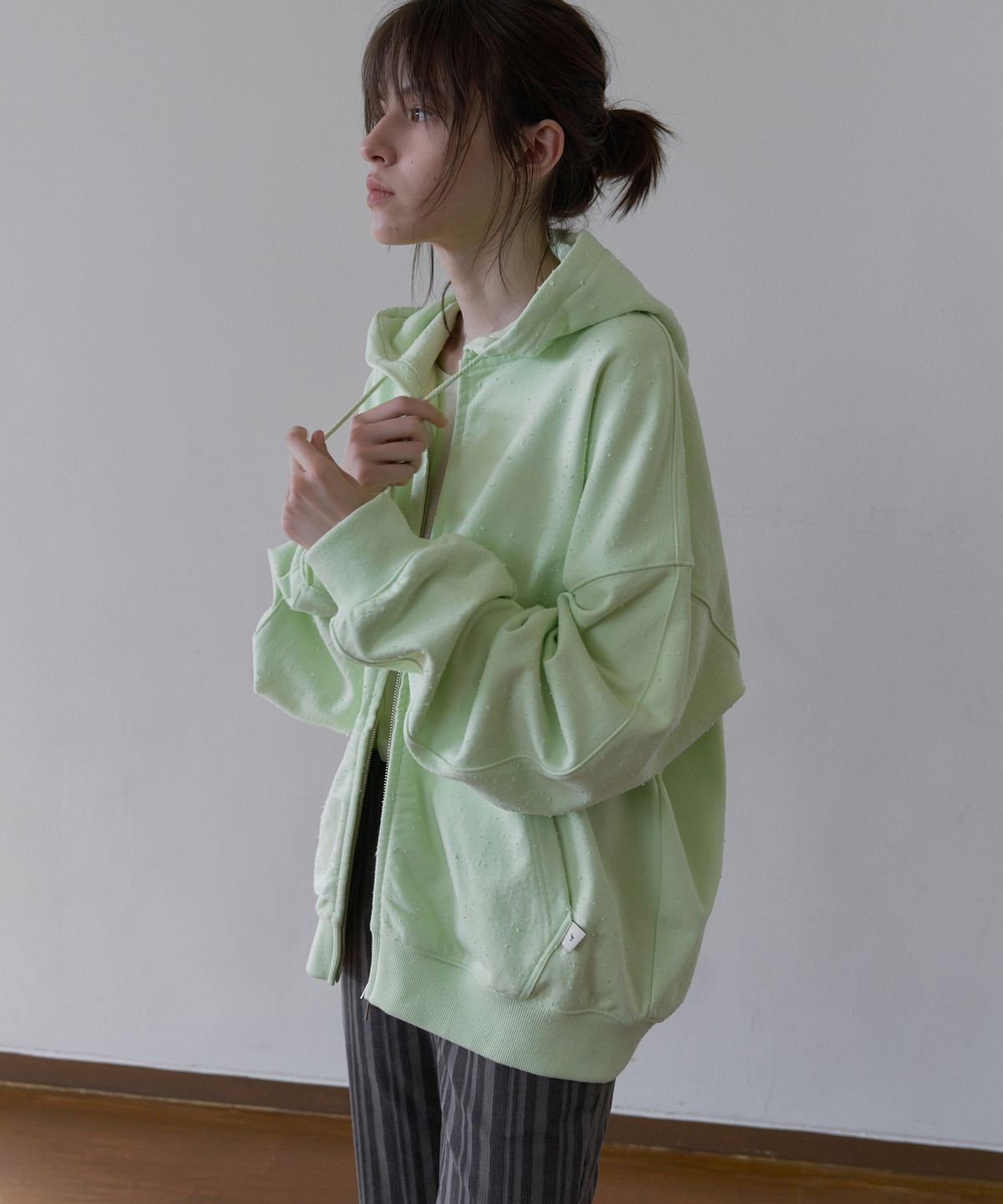 오버듀플레어(OVERDUEFLAIR) DAMAGED WASHED ZIP-UP HOODIE_APPLE GREEN