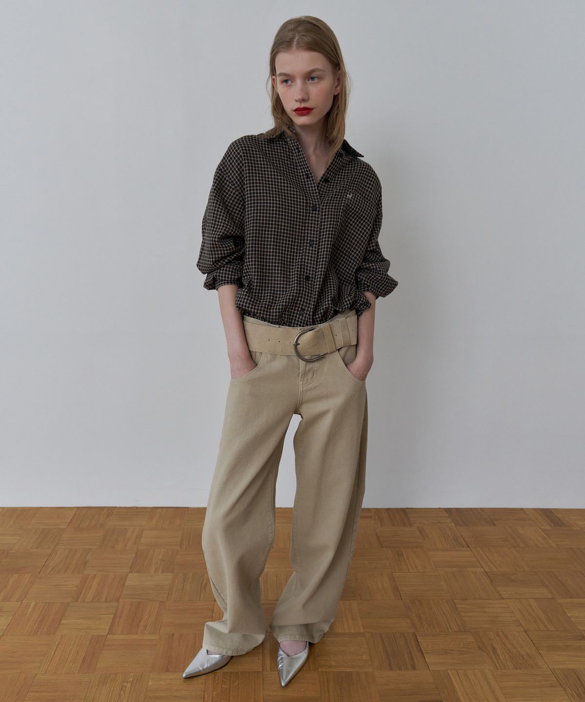오버듀플레어(OVERDUEFLAIR) LOW-RISE WIDE DENIM PANTS_SAND BEIGE