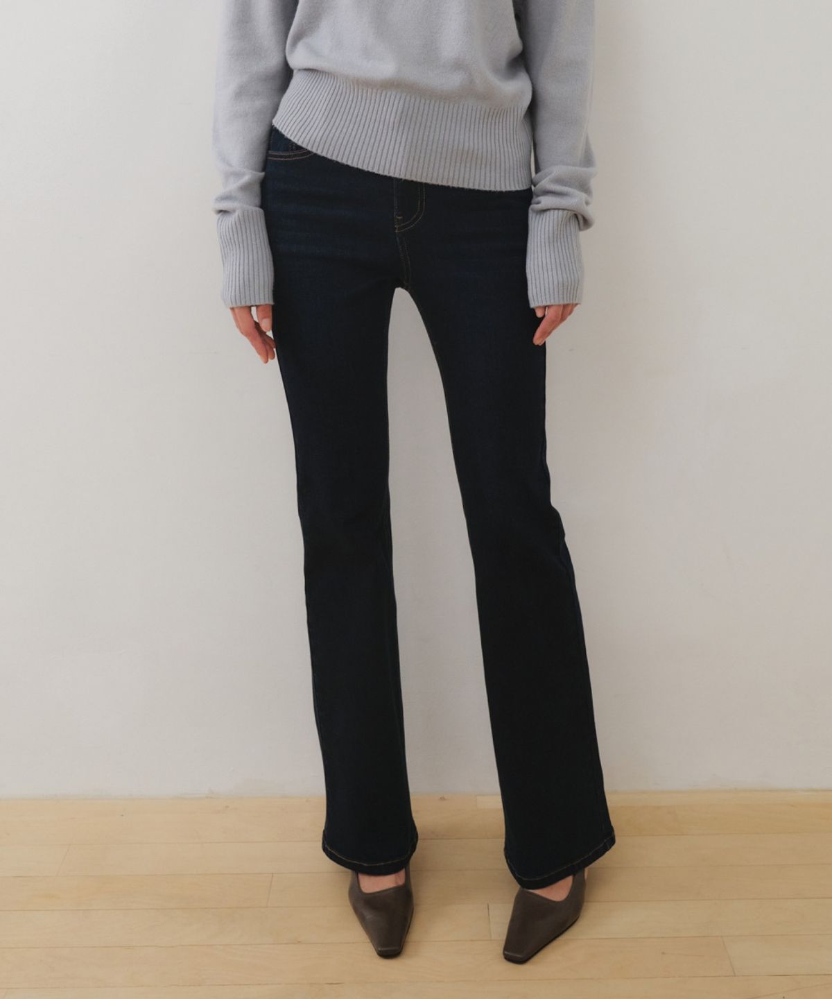 올리브 데 올리브(OLIVE DES OLIVE) 슬림 부츠컷 데님 OJ6XL8630