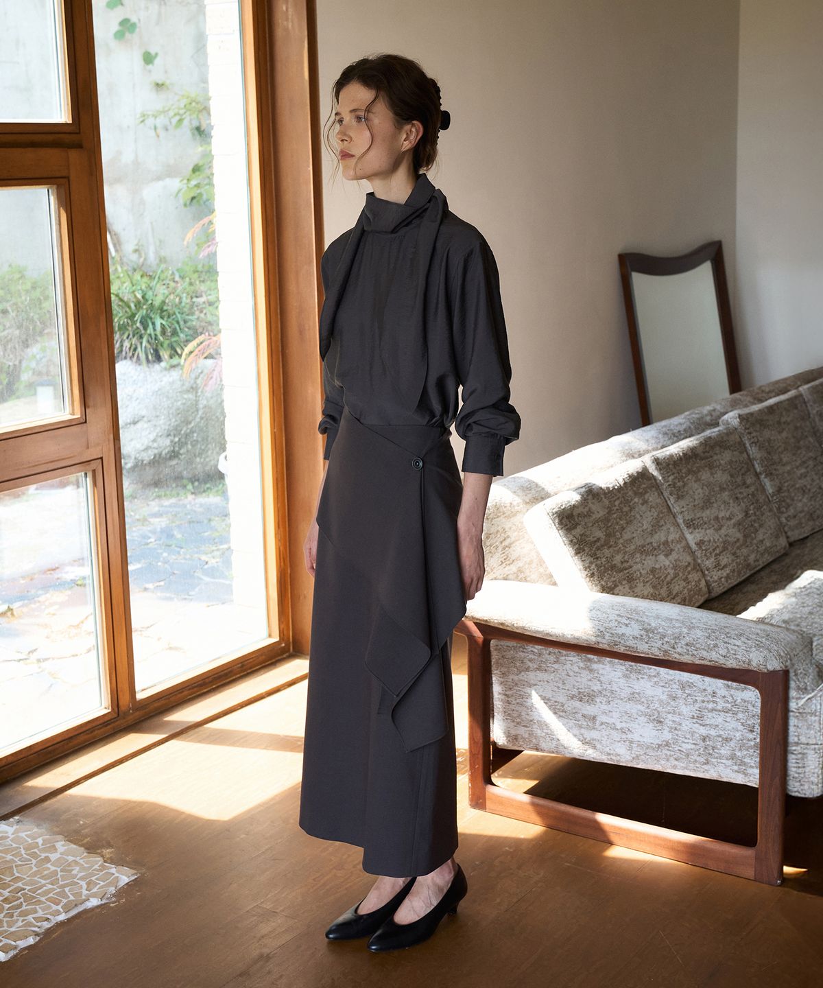 라메레이(LAMEREI) Drape Wrap Maxi Skirt[LMBFAUSK423]-Smoke Charcoal