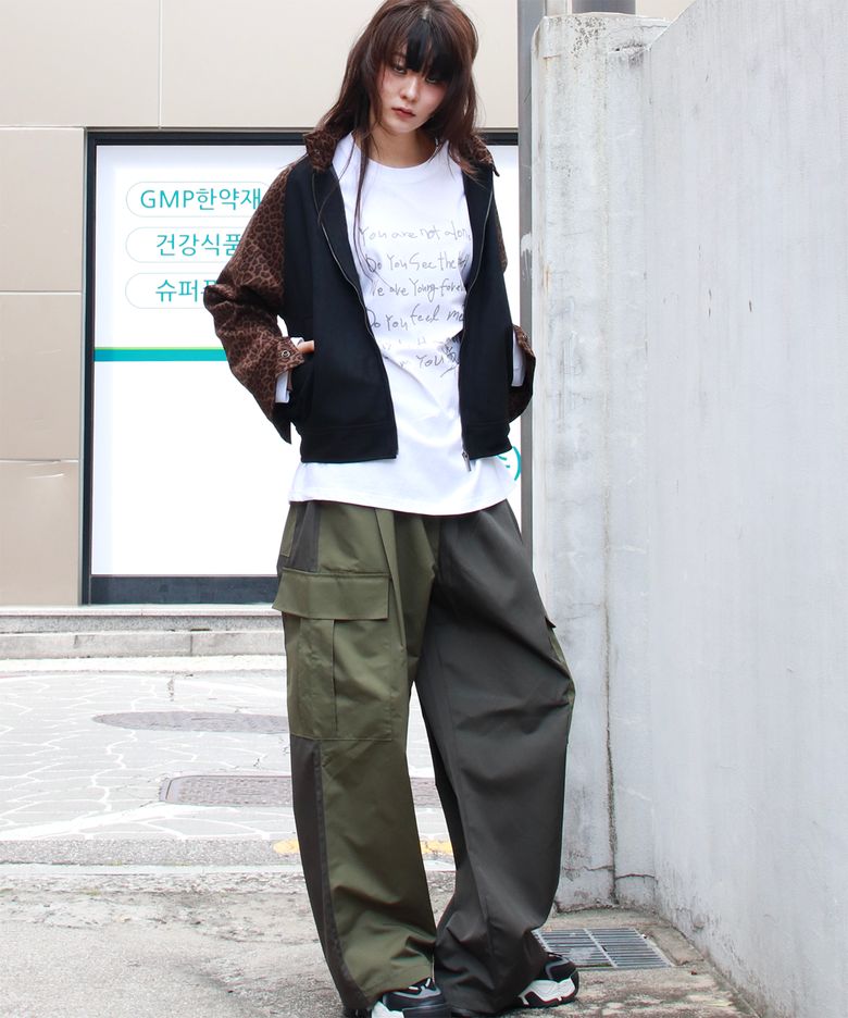 Asymmetrical tone on tone Cargo Wide track pants - Khaki