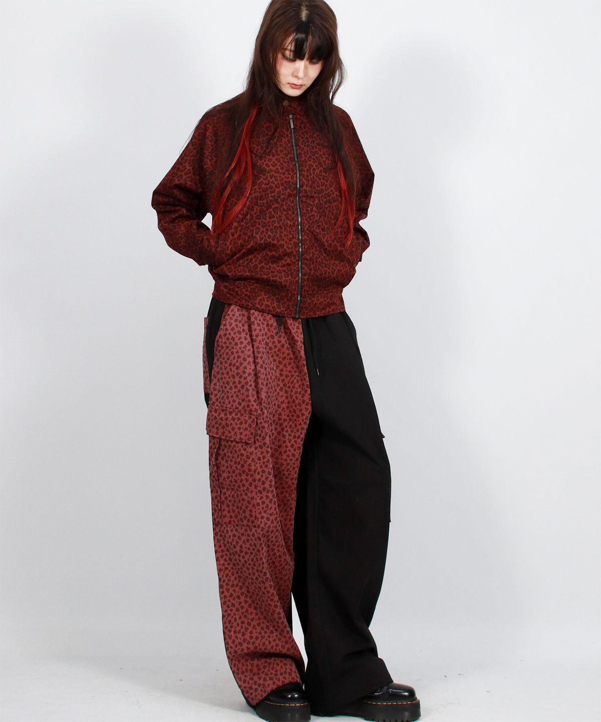 드마크(DEMARC) Asymmetrical leopard Cargo Wide track pants - Burgundy & Black