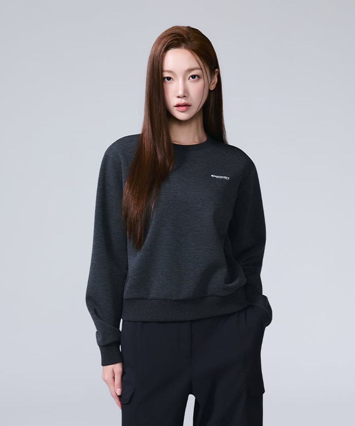 디스커버리 익스페디션(DISCOVERY EXPEDITION) 여성 세미크롭 맨투맨 (C/GREY)