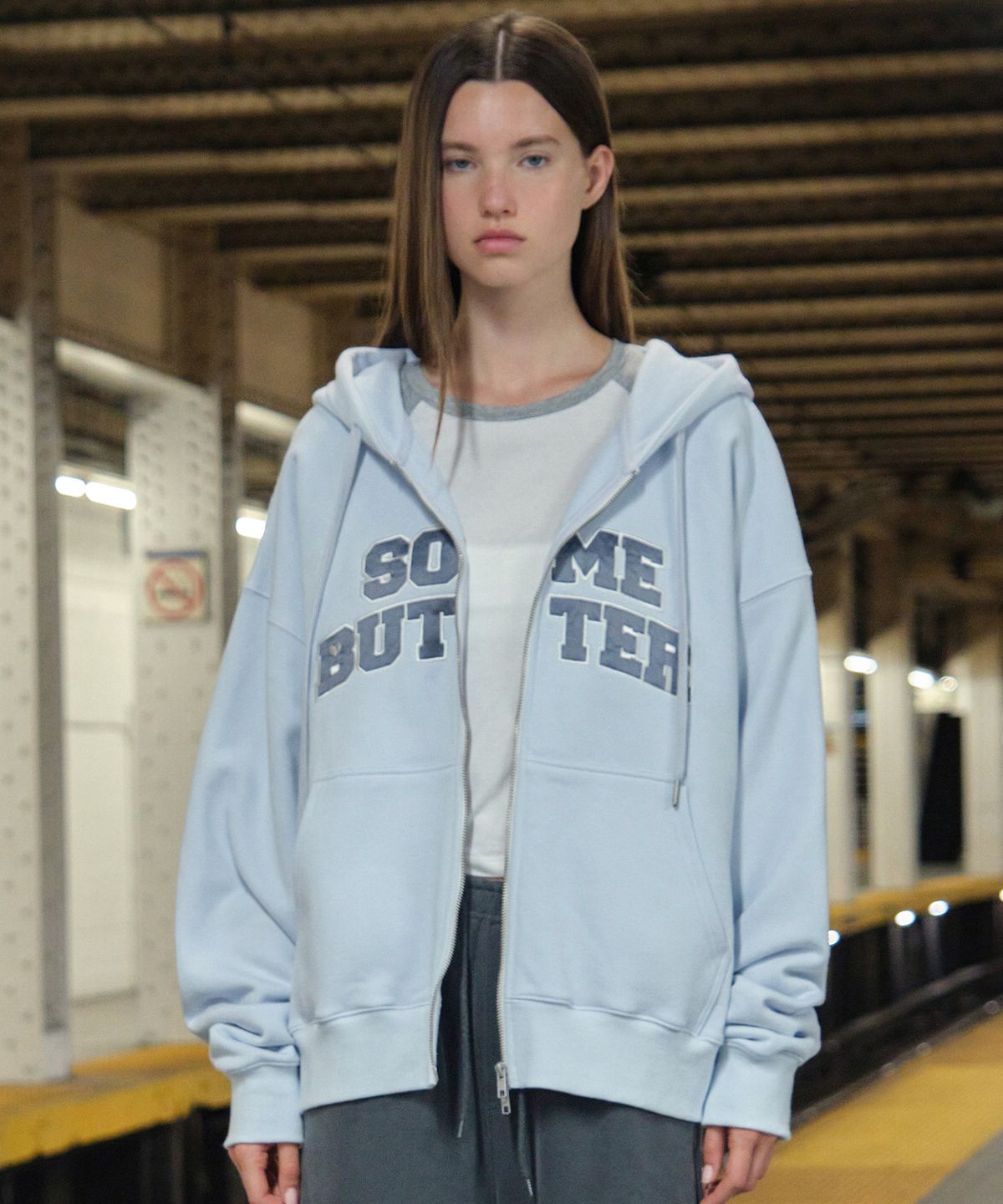 썸웨어버터(SOMEWHEREBUTTER) Satin Heart Logo Hoodie Zip-Up - Pale Blue