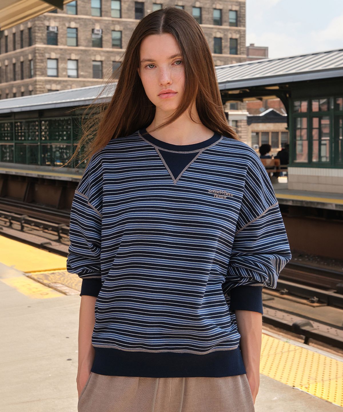 썸웨어버터(SOMEWHEREBUTTER) New Small Wave Logo Stripe Sweatshirt - Vintage Blue