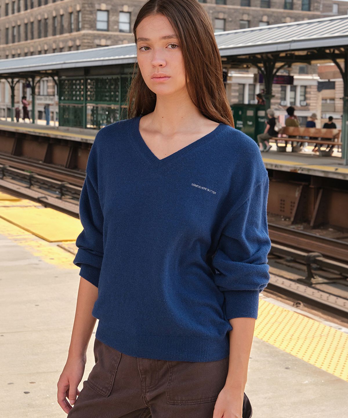 썸웨어버터(SOMEWHEREBUTTER) Meld V-Neck Knit - Blue Navy
